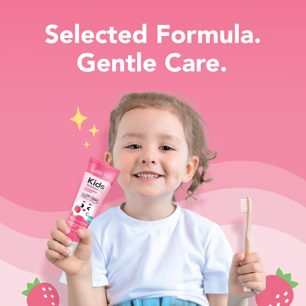 LAB 52 niño cepillándose feliz que ilustra rutina fácil y cómoda