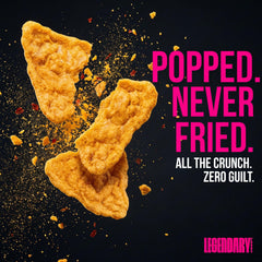 Legendary Foods chip en mano para comparar tamaño y porción controlada