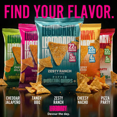 Legendary Foods estilo de vida en gimnasio con bolsa de chips junto a botella de agua para snack post entreno