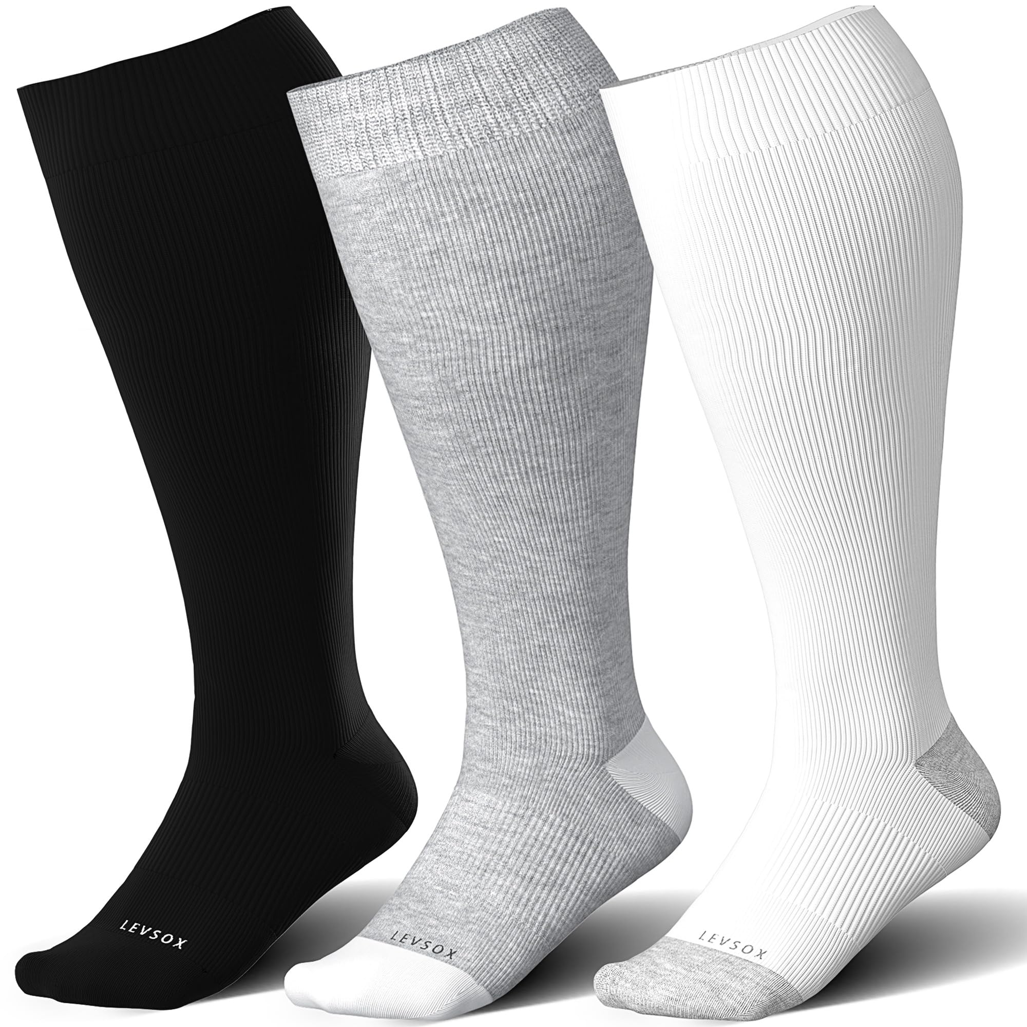 LEVSOX frente del empaque mostrando tres pares y ventaja de ajuste para pantorrilla ancha