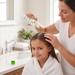 Lice Clinics of America aplicador en uso para aplicación precisa y sin derrames