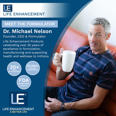 Life Enhancement frasco sobre mesa de desayuno integrando suplemento al estilo de vida