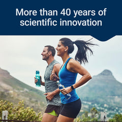 Life Extension mujer activa usando suplemento para más control urinario