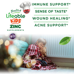Gominola Lifeable Zinc en la mano para mostrar tamaño y facilidad de administración
