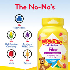 Lil Critters gomitas en mano para mostrar tamaño y facilidad de masticar