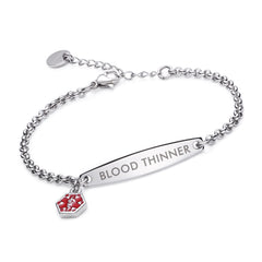 LinnaLove placa frontal visible con grabado BLOOD THINNER, alerta clara