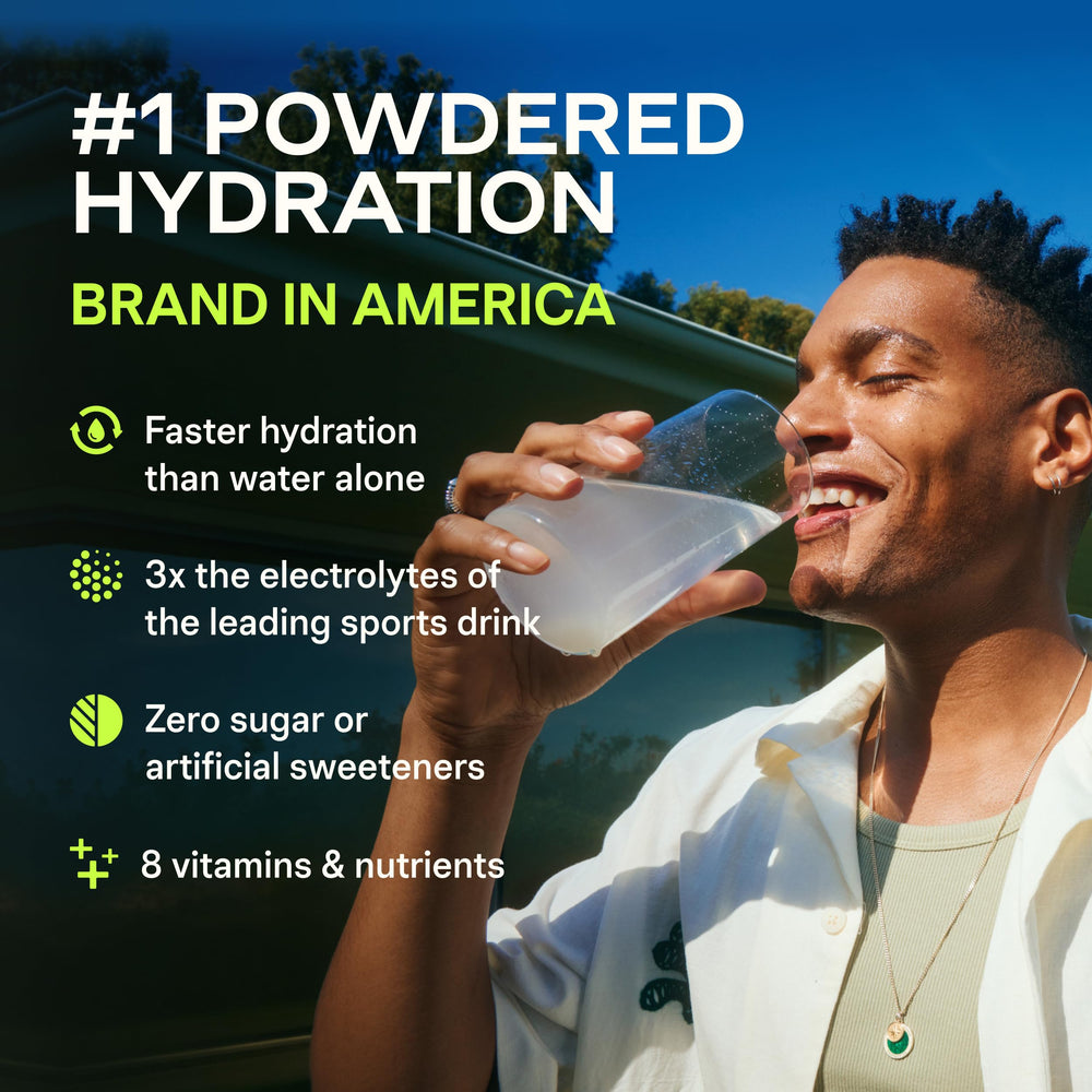 Liquid I.V. — polvo disolviéndose en 16 oz de agua para hidratación rápida