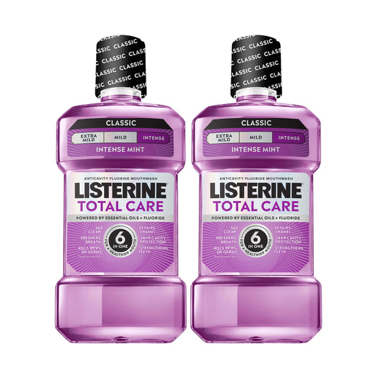Listerine botella frontal mostrando diseño y beneficio limpieza