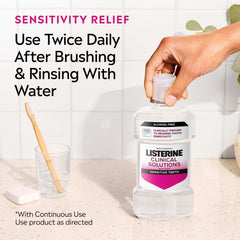 Sonrisa fresca tras uso de Listerine destacando aliento renovado