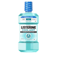 Listerine botella al frente mostrando diseño y beneficio de frescura