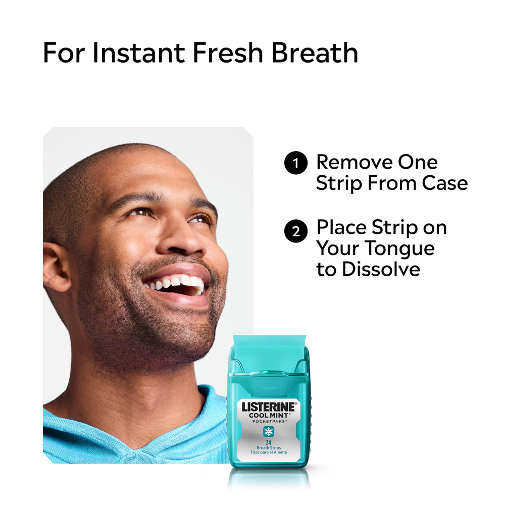 Persona usando Listerine colocando la tira en la lengua para aliento fresco