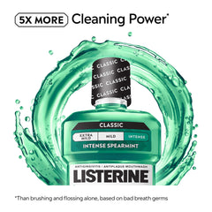 Listerine líquido menta verde enfatizando limpieza profunda