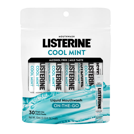 Listerine sobre frente mostrando empaque y conveniencia portátil