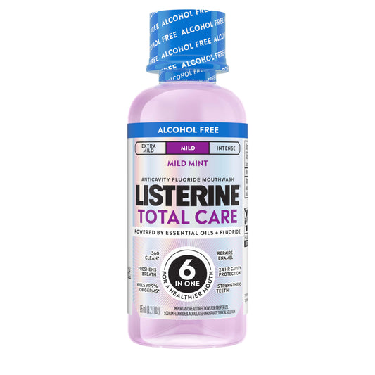 Listerine Total Care vista frontal mostrando botella y beneficio limpieza