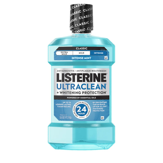 Listerine vista frontal de la botella mostrando volumen 1.5 L y etiqueta clara