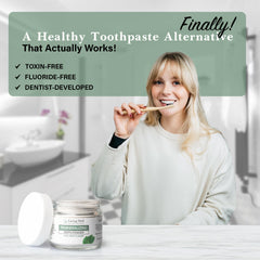 Living Well with Dr. Michelle frasco en un baño moderno sugiriendo rutina diaria saludable