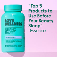 Love Wellness frasco en mano antes de acostarse para uso nocturno