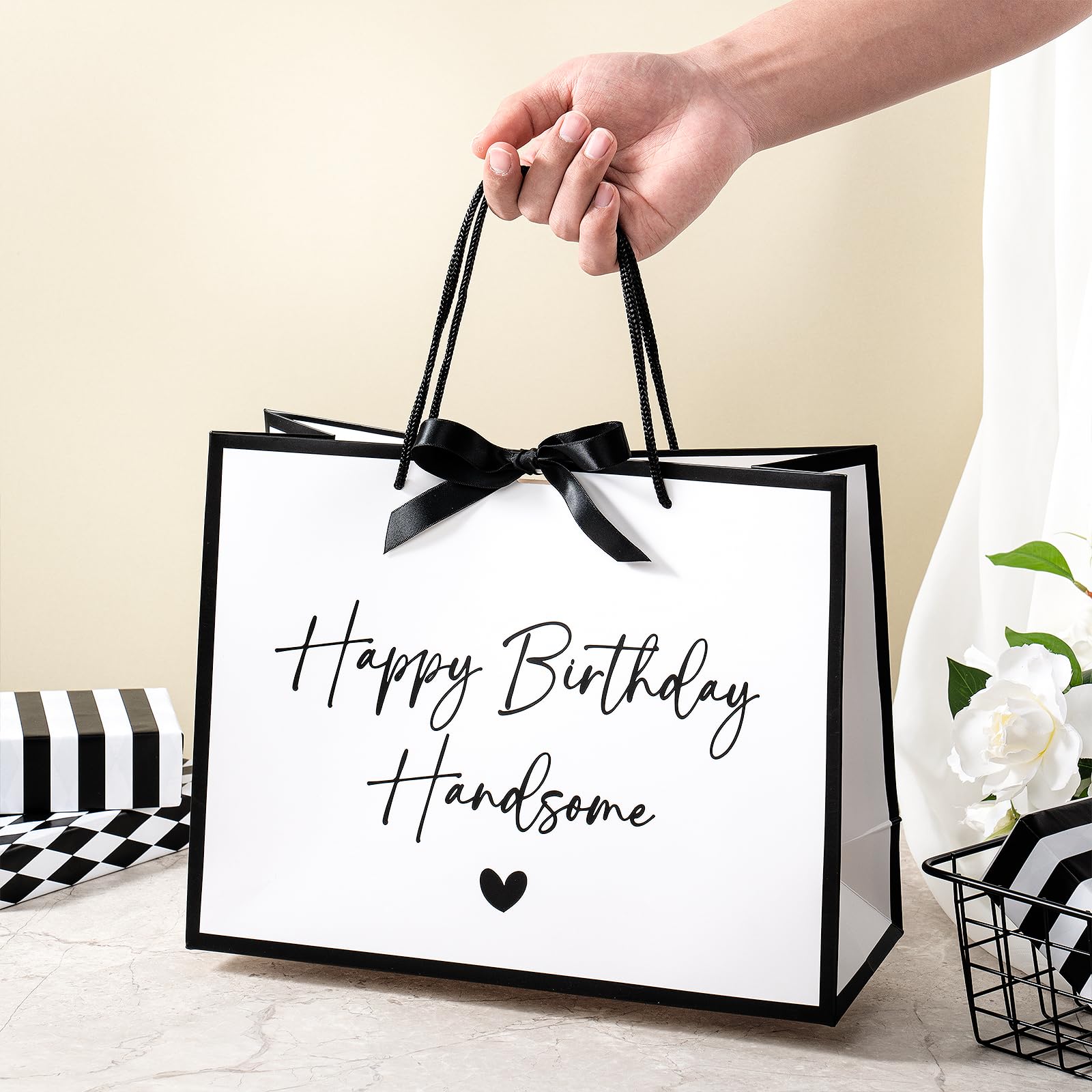 Loveinside bolsa en evento con regalo listo para entrega rápida