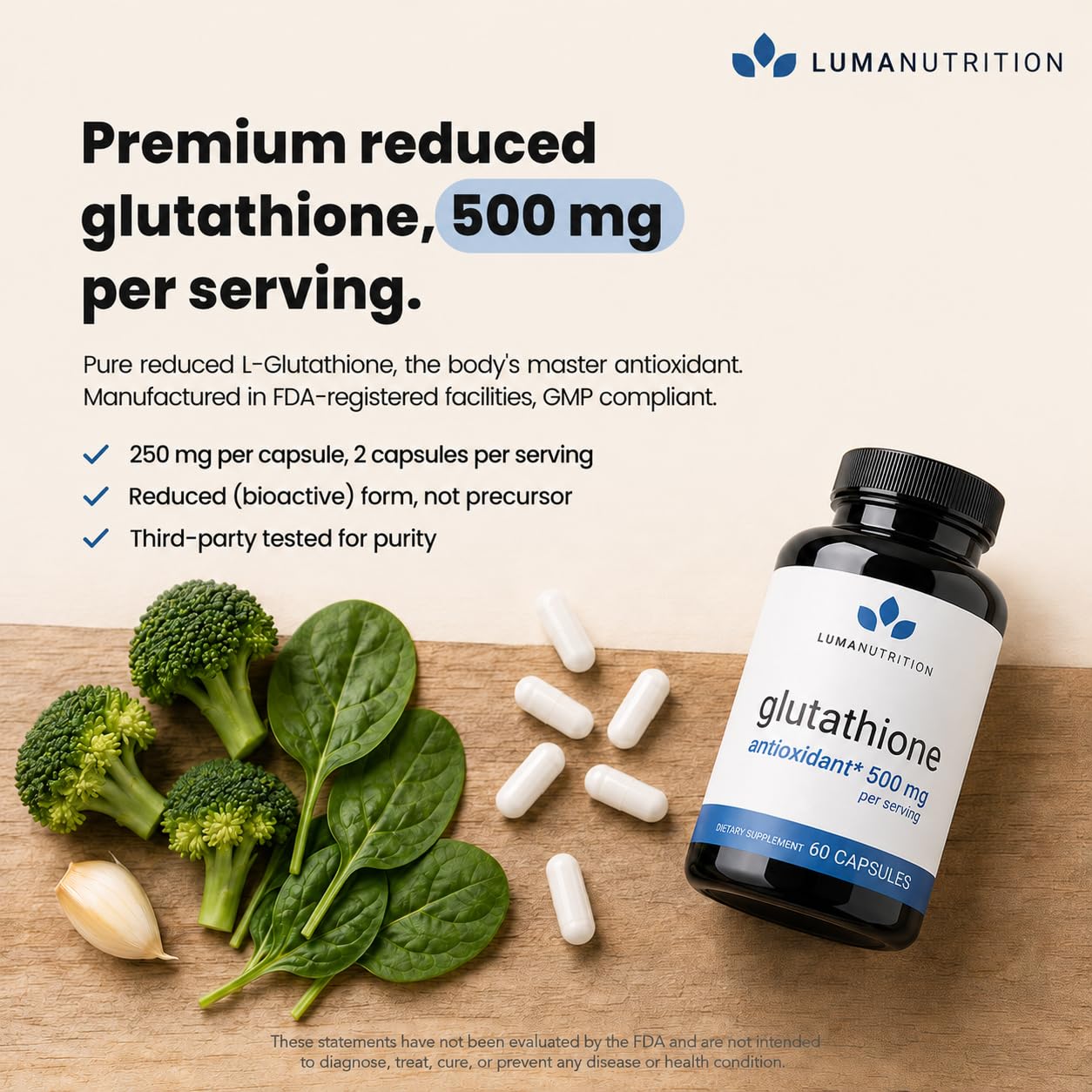 mano sosteniendo una cápsula Luma Nutrition para referencia de tamaño