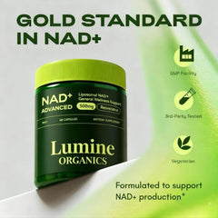Lumine Organics cápsula en mano para mostrar tamaño y dosificación