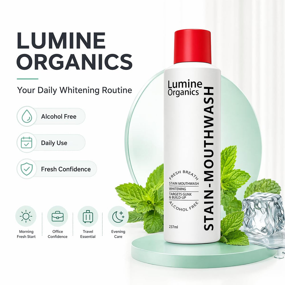 Lumine Organics persona enjuagando para eliminar residuos y refrescar aliento