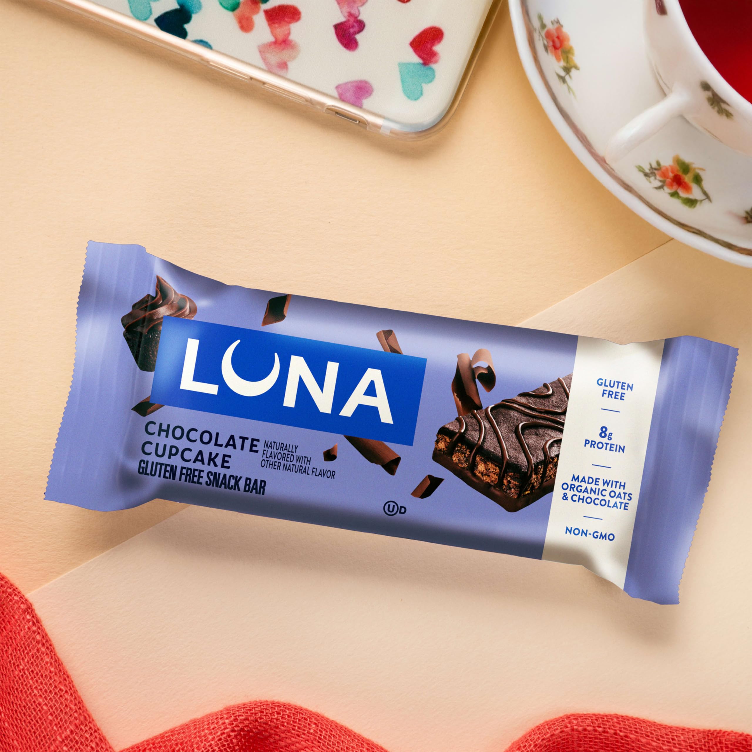 Luna Bar etiqueta nutricional cercana que muestra proteínas