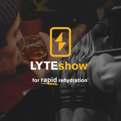 Ambiente de gimnasio con LyteLine LyteShow junto a equipo, apoyando recuperación tras ejercicio