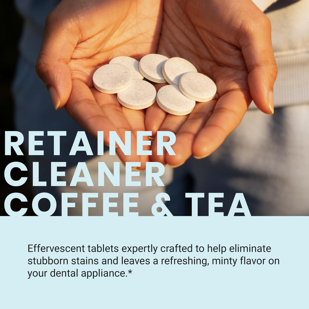 M3 Naturals tableta efervescente en agua removiendo manchas visibles del café