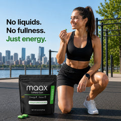Maax Caffeinated Gum chicles abiertos junto al envase, resaltando las piezas individuales y la dosificación clara