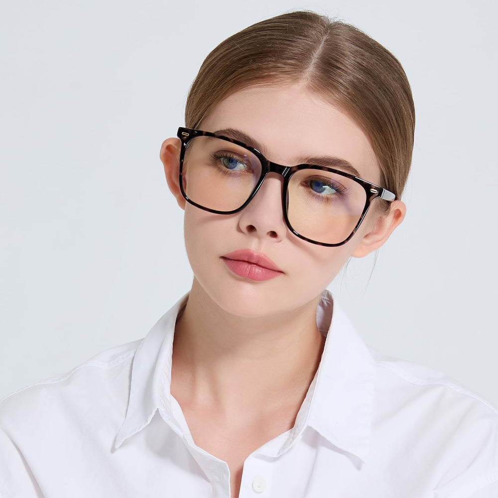 MACJERO gafas en uso en escritorio, reduce fatiga y deslumbramiento