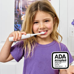 Made by Dentists primer plano de cerdas suaves que cuidan encías sensibles