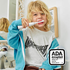 Made by Dentists primer plano de cerdas suaves ideal para encías infantiles