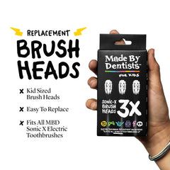 Made By Dentists primer plano de cerdas suaves que protegen encías infantiles