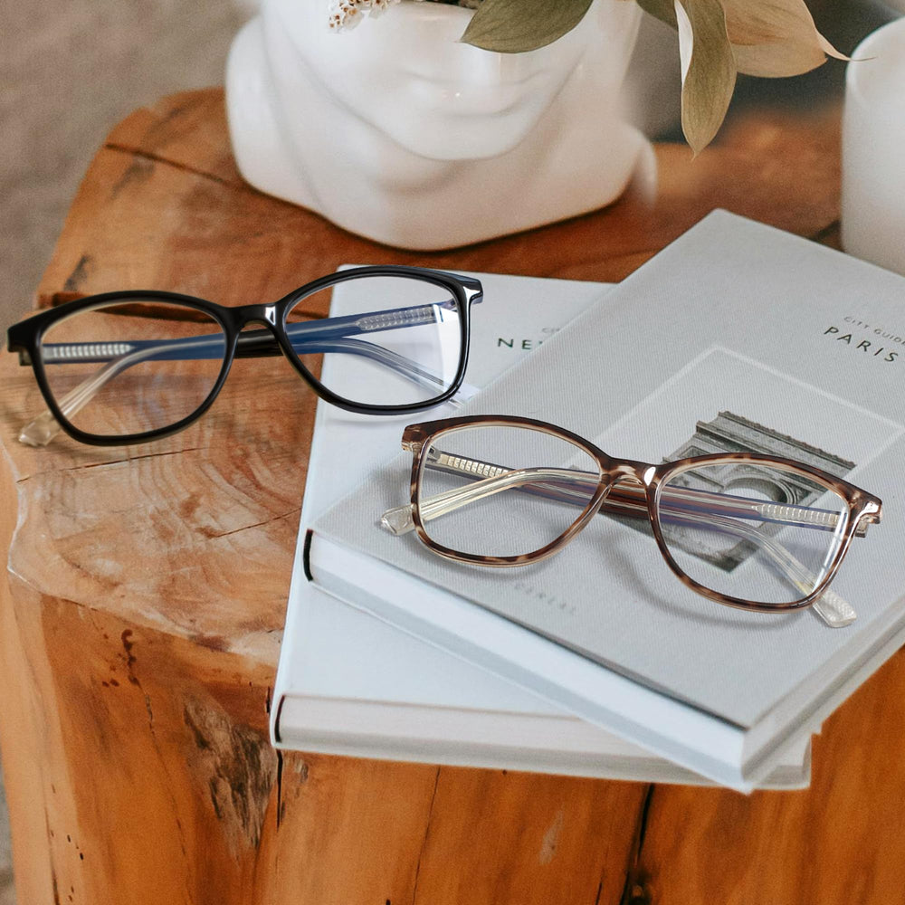 Madison Avenue gafas en uso en escritorio, mejor lectura y menos reflejos