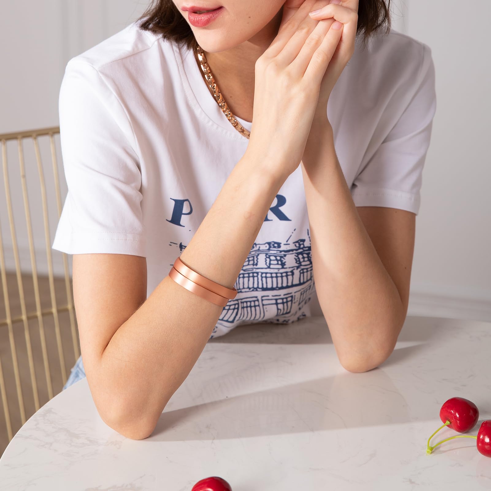 MagEnergy persona realizando ejercicio con la pulsera cómoda y estable