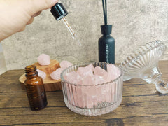 MAIBAOTA detalle de textura del cuarzo rosa mostrando vetas naturales