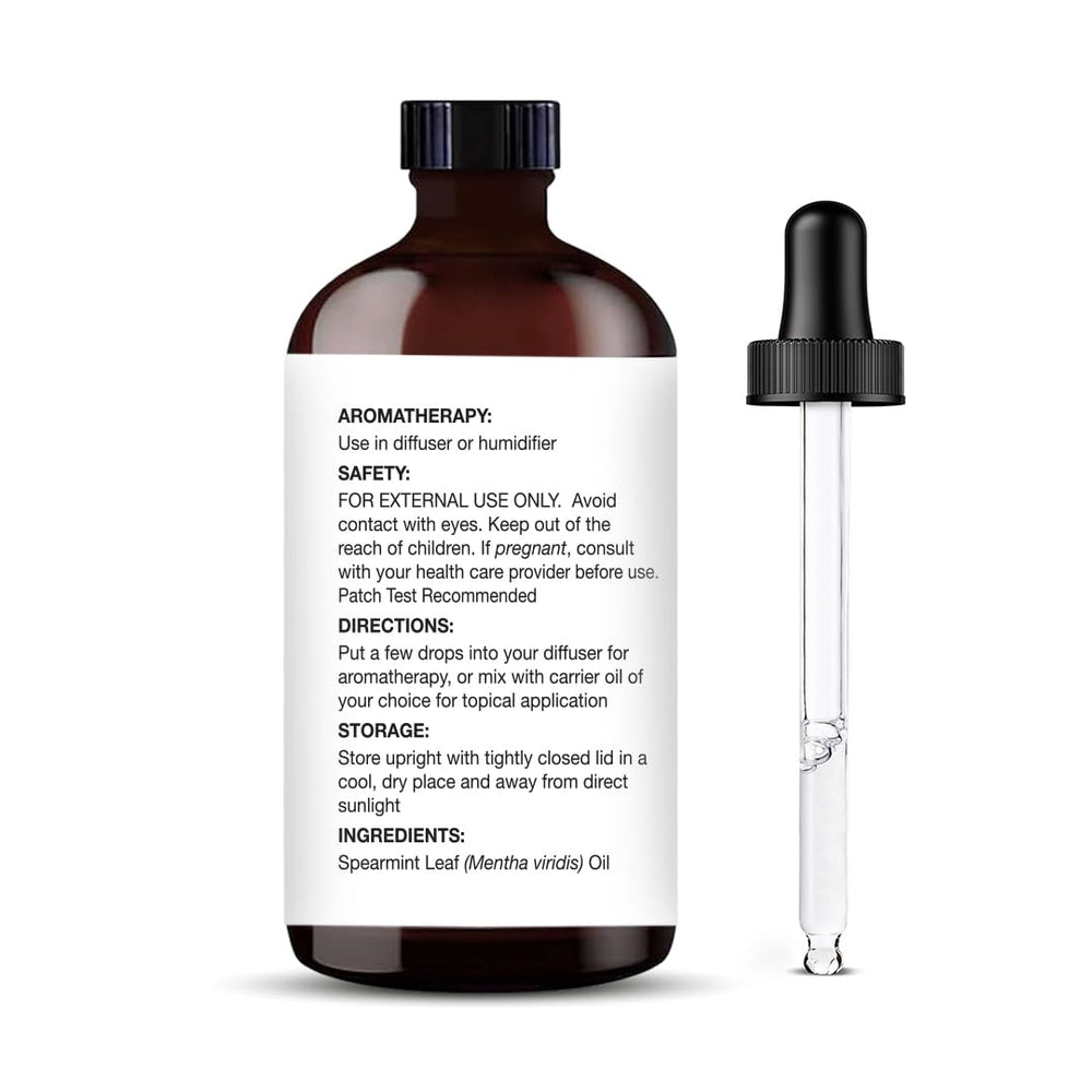 Majestic Pure mezcla en cuenco con otros aceites para crear combinaciones aromáticas