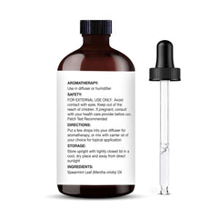 Majestic Pure mezcla en cuenco con otros aceites para crear combinaciones aromáticas