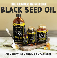 Maju Superfoods cápsulas en mano para una toma cómoda y portátil