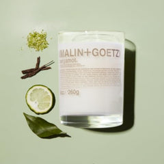 MALIN+GOETZ vela bergamot detalle de la etiqueta, información clara y elegante
