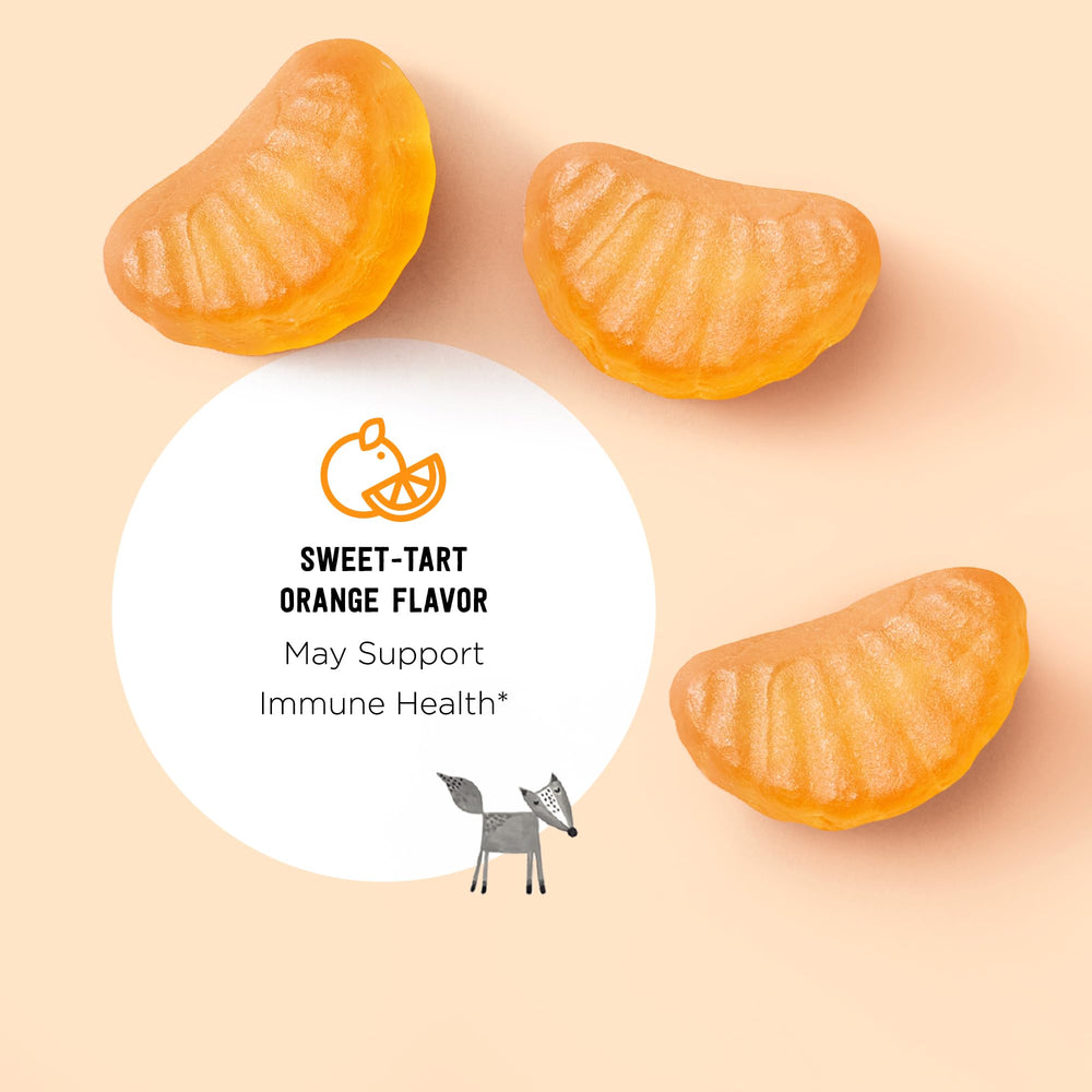 Mama Bear gomitas en mano mostrando tamaño adecuado para niños