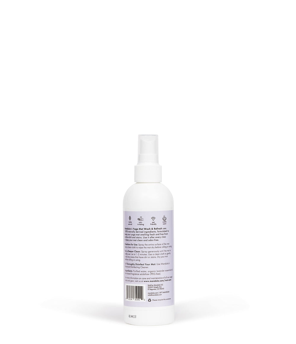 Manduka spray en uso sobre esterilla, fácil aplicación y refresco inmediato