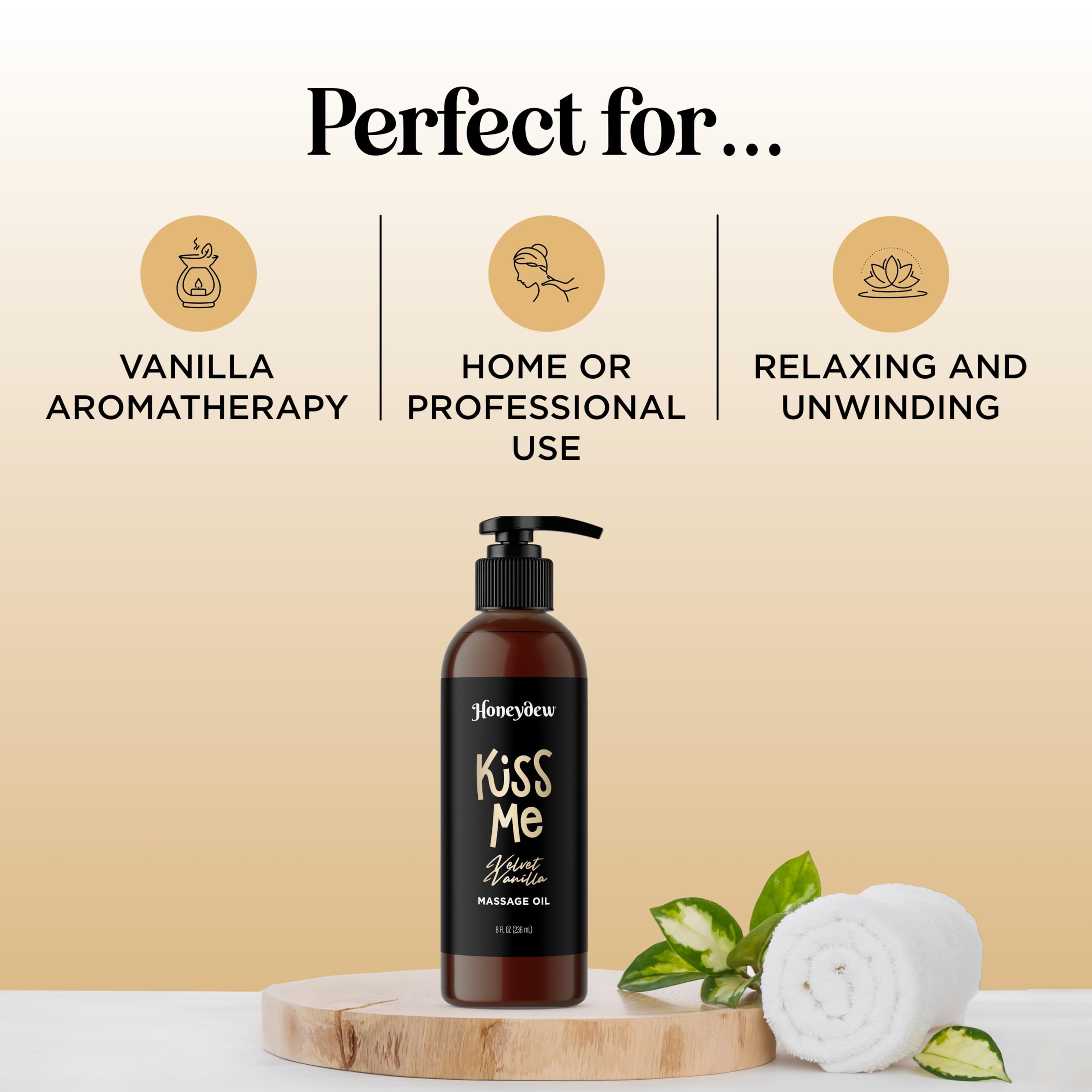 Maple Holistics pareja usando aceite en ambiente romántico relajante