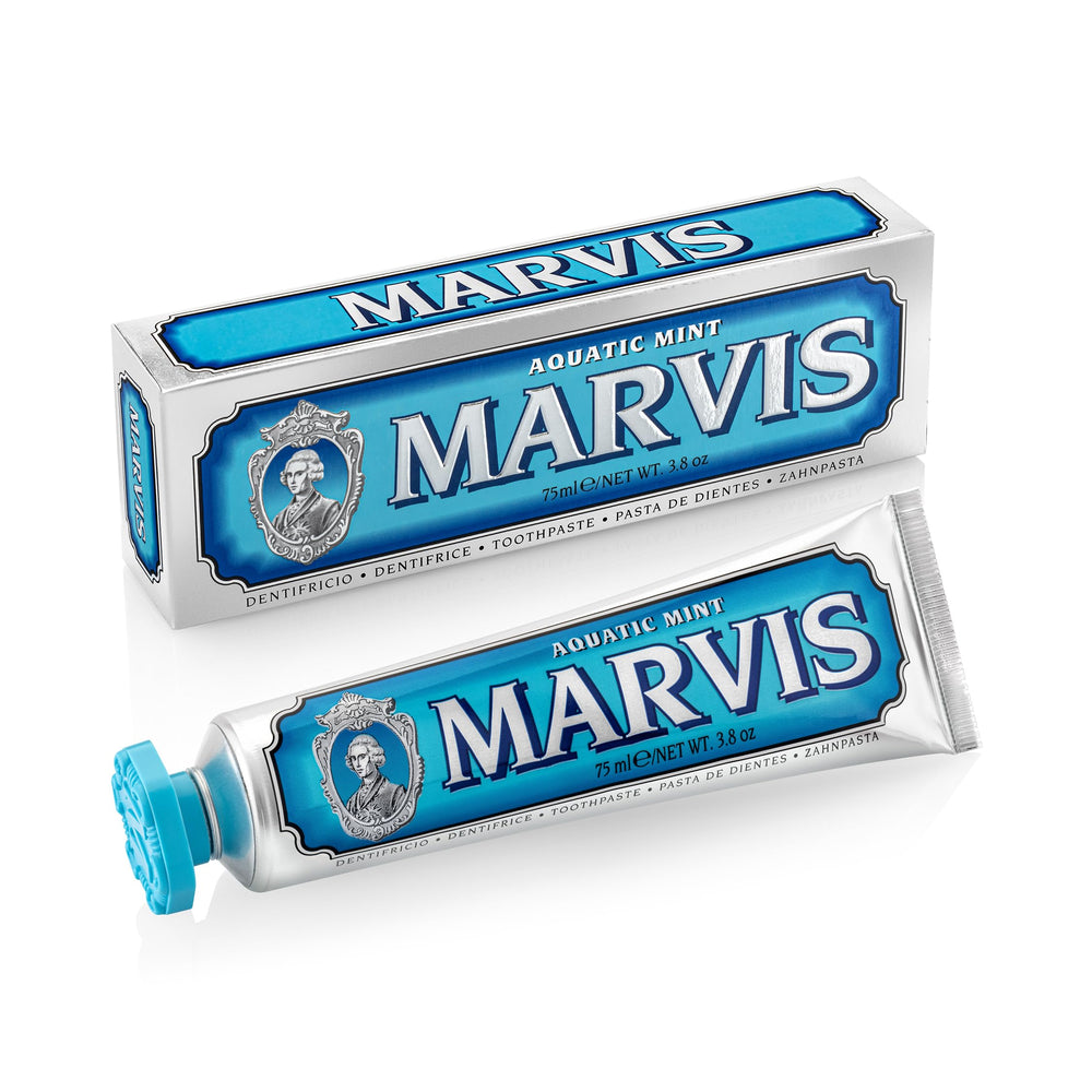 Marvis Aquatic Mint frente del tubo mostrando diseño elegante y frescura