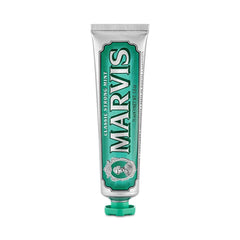 Marvis pasta aplicada en cepillo para un cepillado efectivo