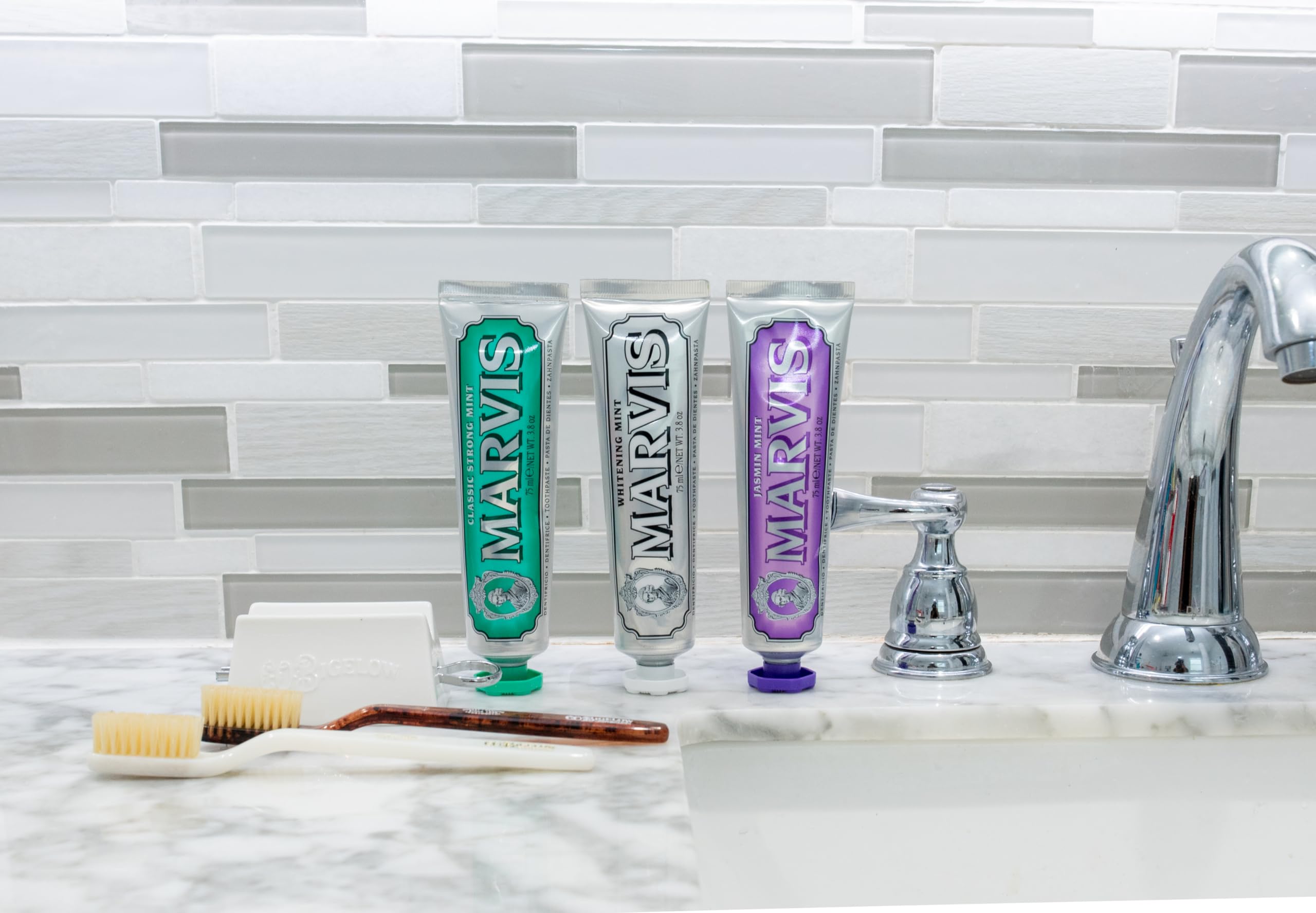 Marvis en baño estiloso aporta estética y experiencia sensorial