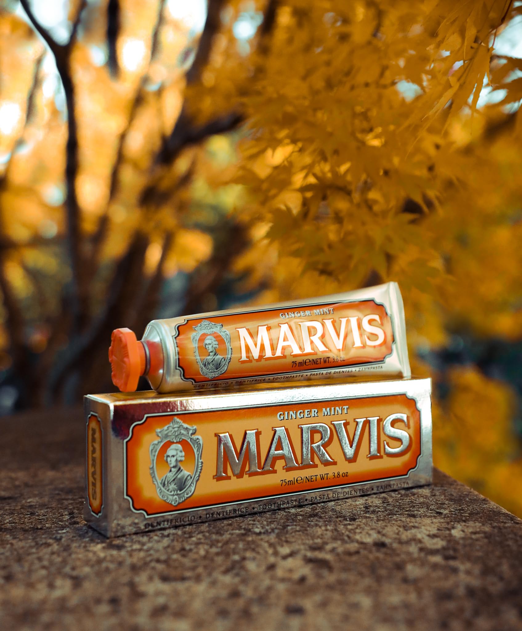 Marvis pasta en cepillo mostrando aplicación y sensación fresca al usar