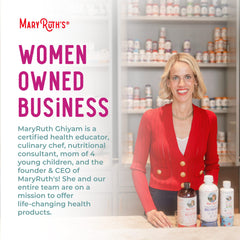 MARYRUTH'S escena lifestyle con mujer 40+ sonriendo, alternativa vegana y cotidiana