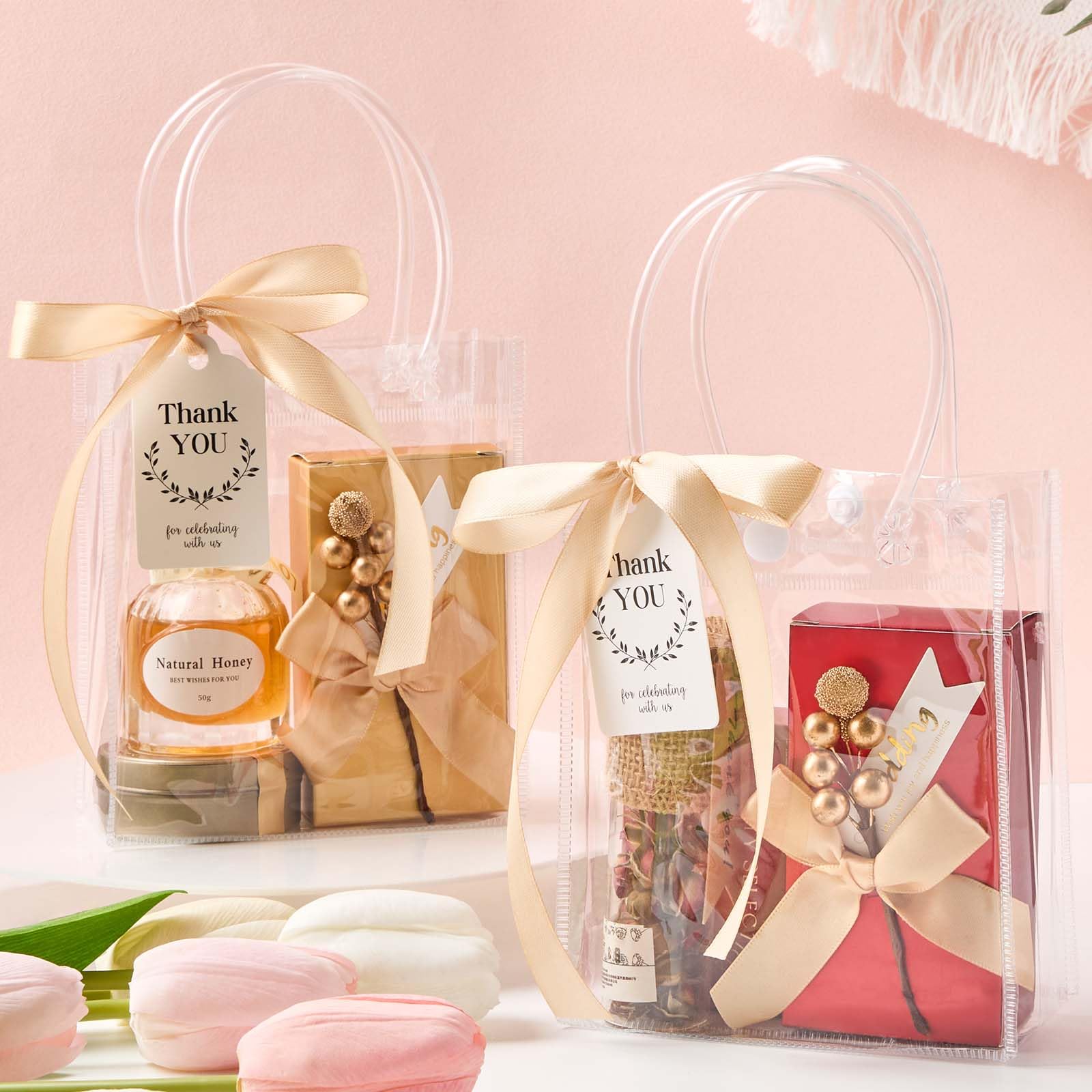 Mauproy comparación de tamaño con una mano y caja de regalo, referencia de escala