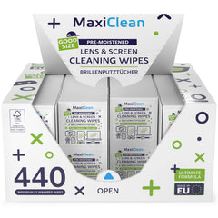 Maxi Clean toallitas en bolso demostrando portabilidad y solución inmediata